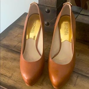 Michael Kors pumps with gold heel plate